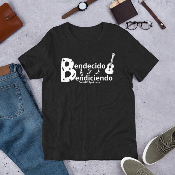 Bendecido y Bendiciendo Camiseta Unisex t-shirt